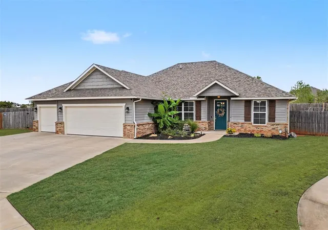 Photo 3 of Single family home for sale at 1334 Ladera Cir, Moore, OK 73160 | MLS# 1251750 | Listing updated on 2026-10-07