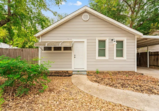 Photo 2 of Single family home for sale at 415 S Carter Ave, Norman, OK 73071 | MLS# 1251758 | Listing updated on 2026-10-04