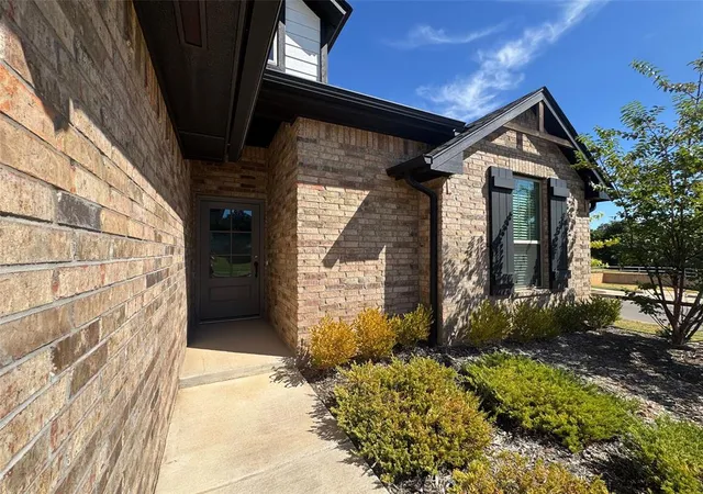 Photo 2 of Single family home for sale at 5108 White Gold Ave, Edmond, OK 73034 | MLS# 1251762 | Listing updated on 2026-10-26