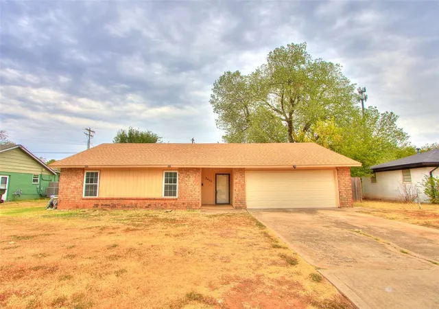 Photo 2 of Single family home for sale at 2432 Wyandotte Way, Norman, OK 73071 | MLS# 1251764 | Listing updated on 2026-10-02