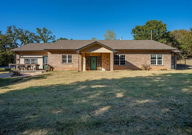 Photo 2 of Single family home for sale at 6713 Lago Ranchero Dr, Norman, OK 73026 | MLS# 1251767 | Listing updated on 2026-10-22
