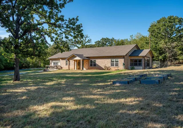 Photo 3 of Single family home for sale at 6713 Lago Ranchero Dr, Norman, OK 73026 | MLS# 1251767 | Listing updated on 2026-10-22