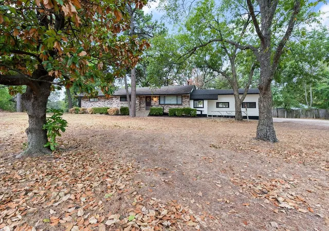 Photo 1 of Sale Pending at 408 S Lindale Ave, Shawnee, OK 74801 | MLS# 1251781 | Listing updated on 2026-10-07
