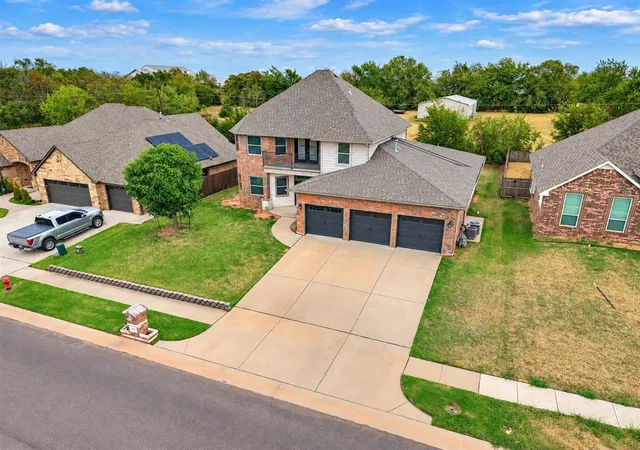 Photo 3 of Single family home for sale at 921 Siena Springs Dr, Norman, OK 73071 | MLS# 1251794 | Listing updated on 2026-10-03