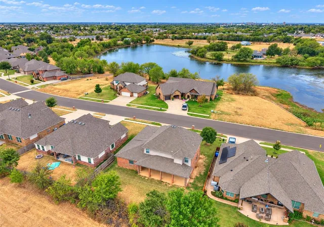 Photo 4 of Single family home for sale at 921 Siena Springs Dr, Norman, OK 73071 | MLS# 1251794 | Listing updated on 2026-10-03