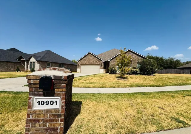 Photo 2 of Single family home for sale at 10901 Sw 19th Street, Yukon, OK 73099 | MLS# 1251803 | Listing updated on 2026-10-05