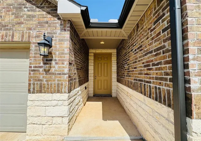Photo 3 of Single family home for sale at 10901 Sw 19th Street, Yukon, OK 73099 | MLS# 1251803 | Listing updated on 2026-10-05