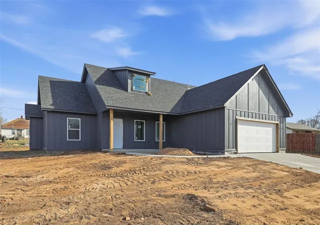 Single family home for sale at 218 N Grand Ave, El Reno, OK 73036 | MLS# 1251810