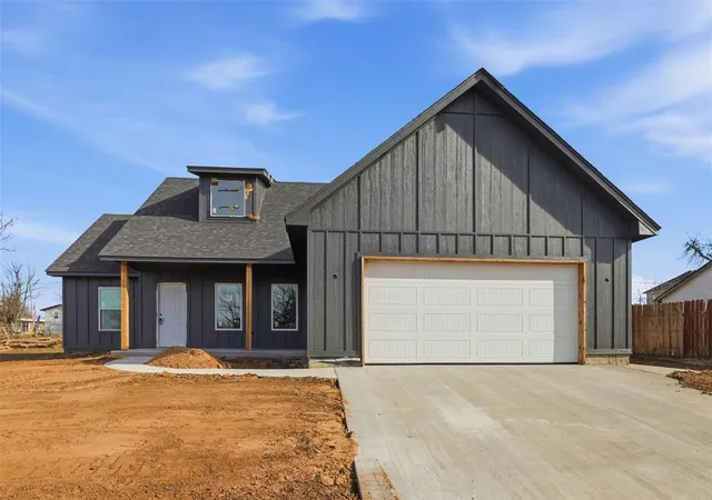 Photo 1 of Single family home for sale at 218 N Grand Ave, El Reno, OK 73036 | MLS# 1251810 | Listing updated on 2026-10-08