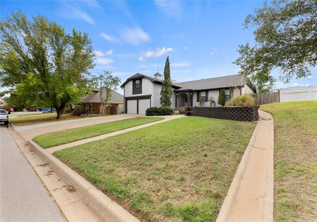 Photo 3 of Single family home for sale at 1809 N Lark St, Weatherford, OK 73096 | MLS# 1251821 | Listing updated on 2026-10-02