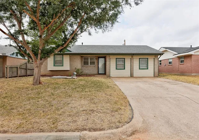 Photo 1 of Single family home for sale at 919 N Norman Ave, Moore, OK 73160 | MLS# 1251828 | Listing updated on 2026-10-06