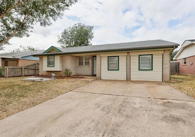 Photo 2 of Single family home for sale at 919 N Norman Ave, Moore, OK 73160 | MLS# 1251828 | Listing updated on 2026-10-06