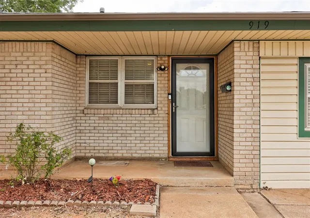 Photo 3 of Single family home for sale at 919 N Norman Ave, Moore, OK 73160 | MLS# 1251828 | Listing updated on 2026-10-06