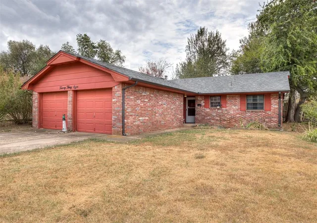 Photo 2 of Single family home for sale at 2038 Allenhurst St, Norman, OK 73071 | MLS# 1251829 | Listing updated on 2026-10-08