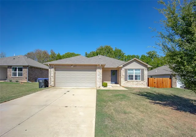 Single family home for sale at 817 Twin Lakes Dr, Noble, OK 73068 | MLS# 1251837
