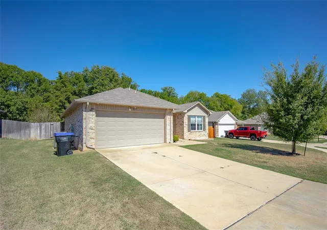 Photo 1 of Single family home for sale at 817 Twin Lakes Dr, Noble, OK 73068 | MLS# 1251837 | Listing updated on 2026-10-14