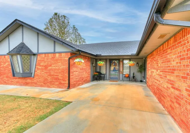 Photo 3 of Single family home for sale at 404 Ember Glow, Moore, OK 73160 | MLS# 1251846 | Listing updated on 2026-10-07