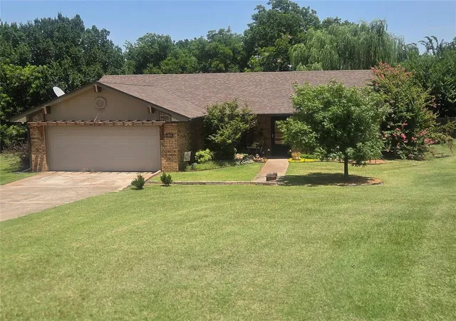 Photo 1 of Single family home for sale at 810 S Jessica Way, Pauls Valley, OK 73075 | MLS# 1251851 | Listing updated on 2026-10-07