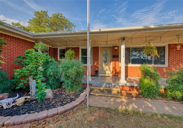 Photo 2 of Single family home for sale at 1119 Crestview Dr, Elk City, OK 73644 | MLS# 1251890 | Listing updated on 2026-10-02