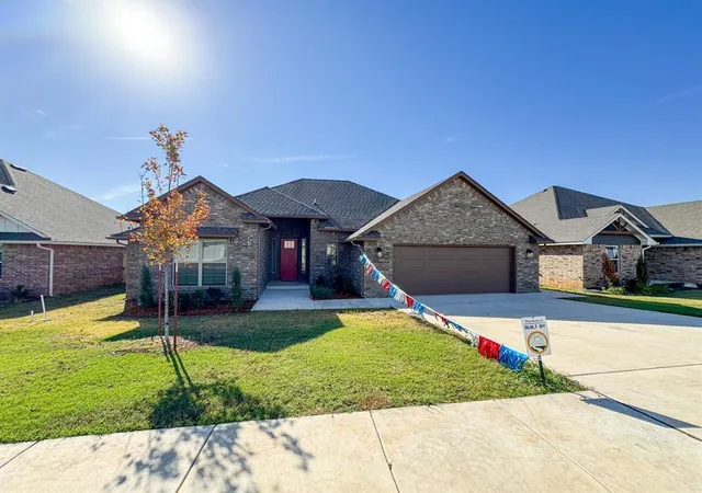 Photo 1 of Single family home for sale at 2904 Summit Holw Cir, Norman, OK 73071 | MLS# 1251892 | Listing updated on 2026-10-07