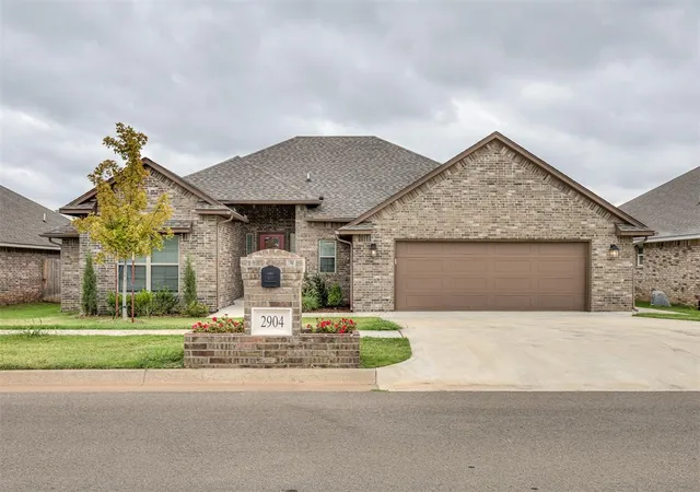 Photo 2 of Single family home for sale at 2904 Summit Holw Cir, Norman, OK 73071 | MLS# 1251892 | Listing updated on 2026-10-07