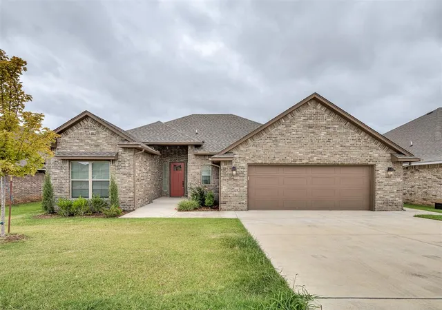 Photo 3 of Single family home for sale at 2904 Summit Holw Cir, Norman, OK 73071 | MLS# 1251892 | Listing updated on 2026-10-07