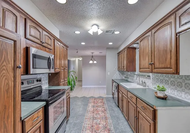 Photo 1 of Single family home for sale at 208 Ne 18th Street, Moore, OK 73160 | MLS# 1251894 | Listing updated on 2026-10-03