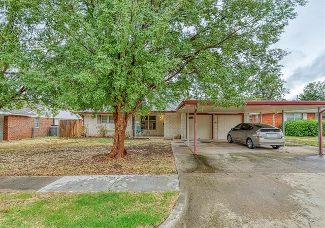 Photo 2 of Single family home for sale at 208 Ne 18th Street, Moore, OK 73160 | MLS# 1251894 | Listing updated on 2026-10-03