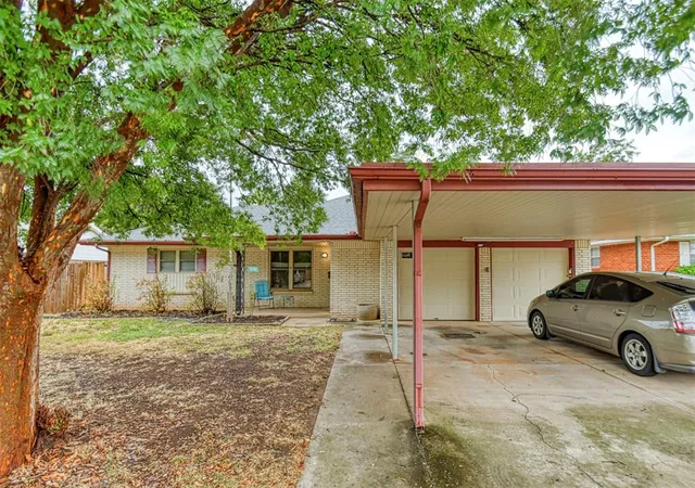 Photo 3 of Single family home for sale at 208 NE 18th Street, Moore, OK 73160 | MLS# 1251894 | Listing updated on 2026-10-03