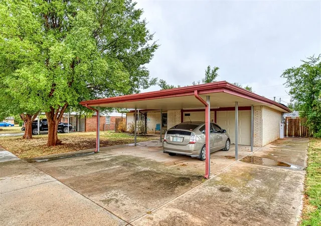 Photo 4 of Single family home for sale at 208 NE 18th Street, Moore, OK 73160 | MLS# 1251894 | Listing updated on 2026-10-03
