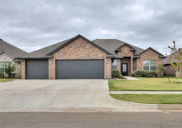 Photo 1 of Single family home for sale at 2913 Summit Holw Cir, Norman, OK 73071 | MLS# 1251903 | Listing updated on 2026-10-07