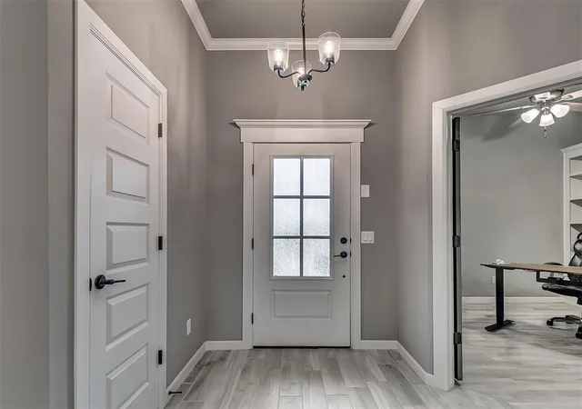 Photo 4 of Single family home for sale at 2913 Summit Holw Cir, Norman, OK 73071 | MLS# 1251903 | Listing updated on 2026-10-07