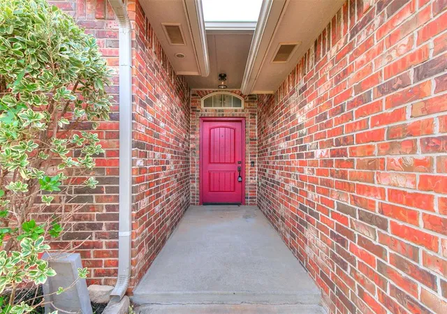 Photo 3 of Single family home for sale at 805 S Bouziden Dr, Moore, OK 73160 | MLS# 1251909 | Listing updated on 2026-10-02