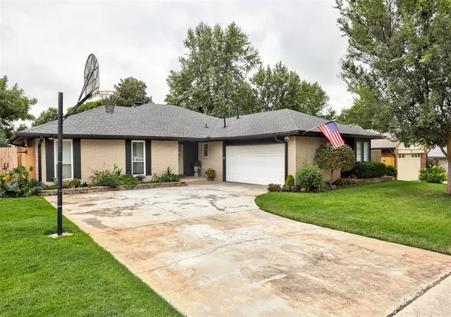 Photo 3 of Single family home for sale at 128 W Parkland Dr, Yukon, OK 73099 | MLS# 1251915 | Listing updated on 2026-10-07