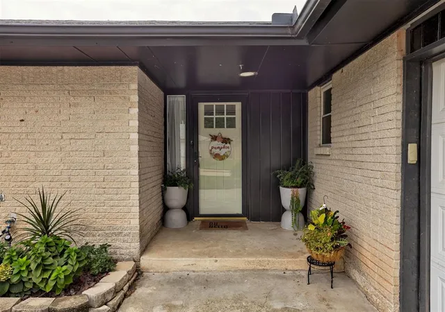 Photo 4 of Single family home for sale at 128 W Parkland Dr, Yukon, OK 73099 | MLS# 1251915 | Listing updated on 2026-10-07