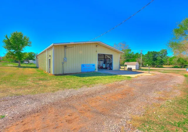 Photo 4 of Single family home for sale at 3412 S Division St, Guthrie, OK 73044 | MLS# 1251919 | Listing updated on 2026-10-09