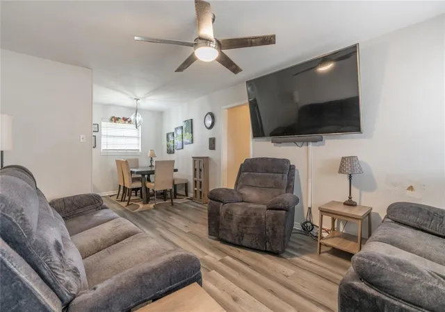 Photo 3 of Sale Pending at 121 W Ridge Rd, Norman, OK 73069 | MLS# 1251925 | Listing updated on 2026-10-07