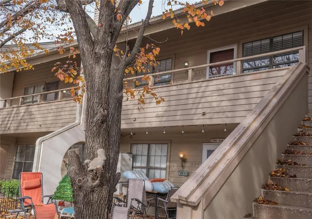 Photo 3 of Condo for sale at 11120 Stratford Dr #429, Oklahoma City, OK 73120 | MLS# 1251930 | Listing updated on 2026-10-04