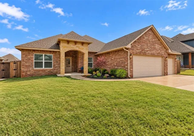 Photo 2 of Single family home for sale at 11709 Nw 103rd Street, Yukon, OK 73099 | MLS# 1251941 | Listing updated on 2026-10-07
