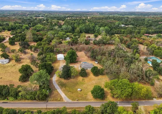 Photo 3 of Sale Pending at 12401 S Henney Rd, Oklahoma City, OK 73165 | MLS# 1251947 | Listing updated on 2026-10-05