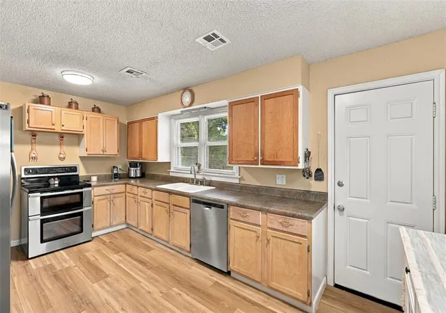Photo 4 of Sale Pending at 12401 S Henney Rd, Oklahoma City, OK 73165 | MLS# 1251947 | Listing updated on 2026-10-05