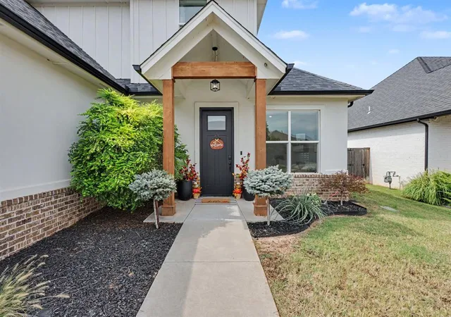 Photo 3 of Single family home for sale at 3732 Timberbrook Dr, Norman, OK 73069 | MLS# 1251948 | Listing updated on 2026-10-07