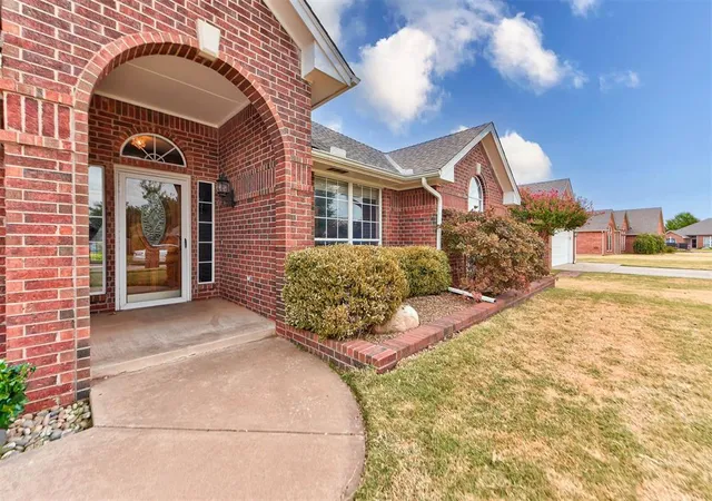 Photo 2 of Single family home for sale at 3909 Brunswick Ln, Norman, OK 73072 | MLS# 1251960 | Listing updated on 2026-10-07