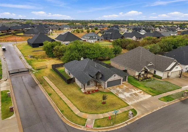 Photo 2 of Single family home for sale at 10601 Wild Horse Crk Dr, Yukon, OK 73099 | MLS# 1251969 | Listing updated on 2026-10-04