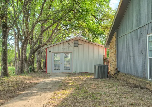 Photo 2 of Single family home for sale at 1329 Oxford Rd, Davis, OK 73030 | MLS# 1251975 | Listing updated on 2026-10-04