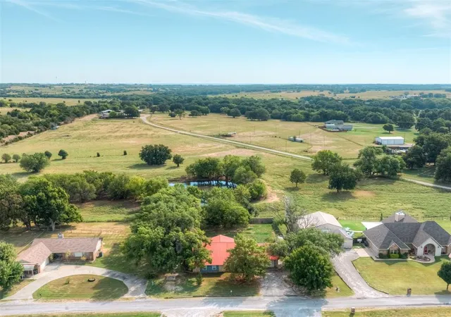 Photo 4 of Single family home for sale at 1329 Oxford Rd, Davis, OK 73030 | MLS# 1251975 | Listing updated on 2026-10-04
