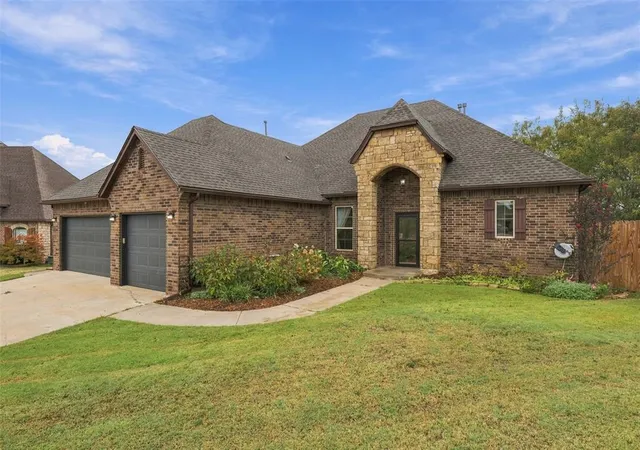 Photo 1 of Single family home for sale at 2800 Se 11th Street, Moore, OK 73160 | MLS# 1251977 | Listing updated on 2026-10-05