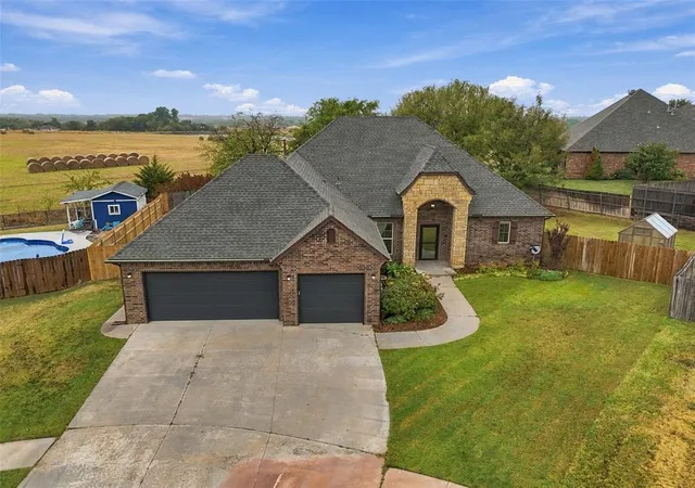 Photo 2 of Single family home for sale at 2800 Se 11th Street, Moore, OK 73160 | MLS# 1251977 | Listing updated on 2026-10-05