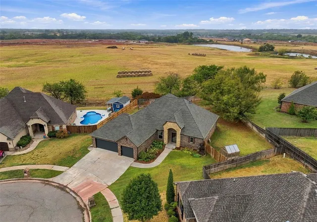 Photo 3 of Single family home for sale at 2800 Se 11th Street, Moore, OK 73160 | MLS# 1251977 | Listing updated on 2026-10-05