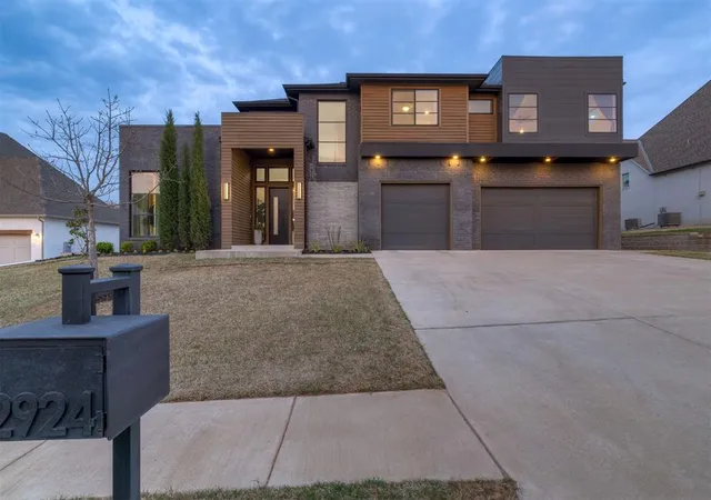 Photo 2 of Single family home for sale at 2924 Sandstone Ridge, Edmond, OK 73034 | MLS# 1251980 | Listing updated on 2026-10-09